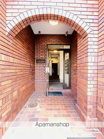 ローレルハイツ1番館の玄関写真