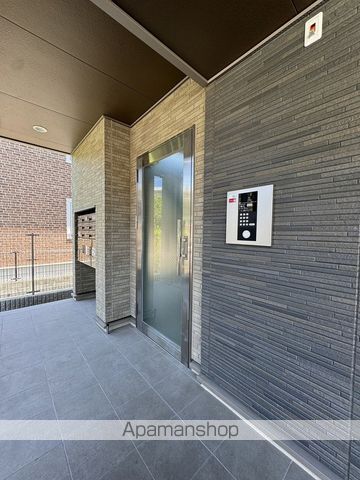 レイル ヤード 中山 IIの玄関写真