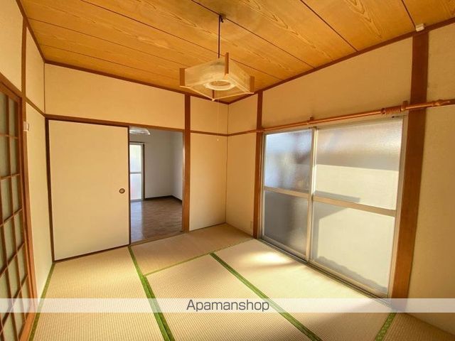 予讃線 端岡駅 徒歩23分 2階建 築40年の内装写真