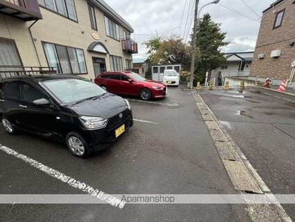 メゾンひまわり[2LDK/56.3m2]の駐車場2