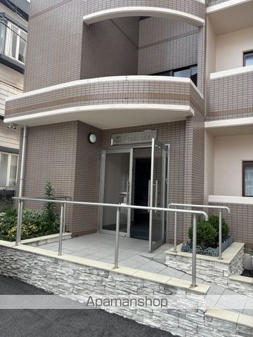 Y’Z B.L.D.大町東の玄関写真