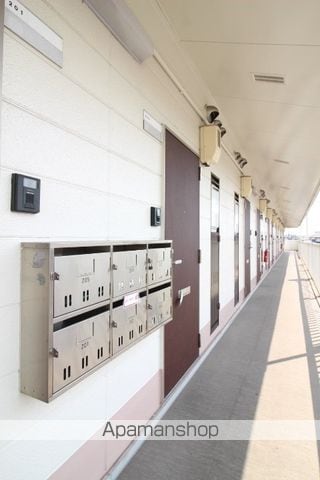 ニューシティサルビアの玄関写真