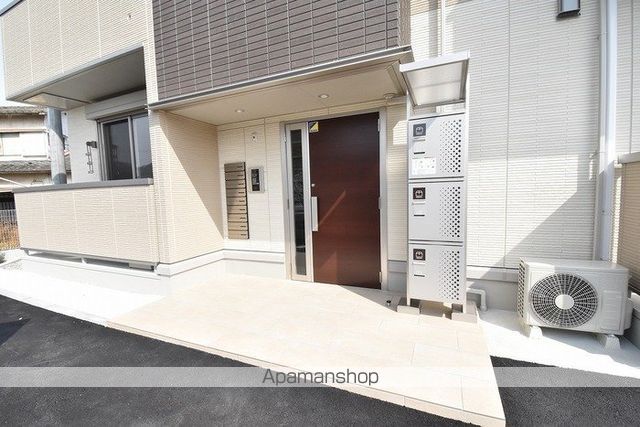 ユニヴェールII B棟の玄関写真