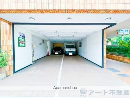 サンライズビル[1K/19.44m2]の駐車場