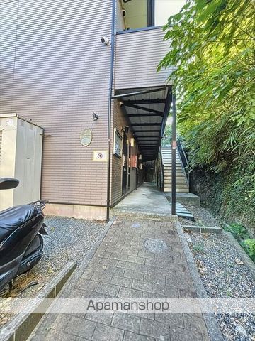 アンプルール ブワ 横須賀中央の玄関写真