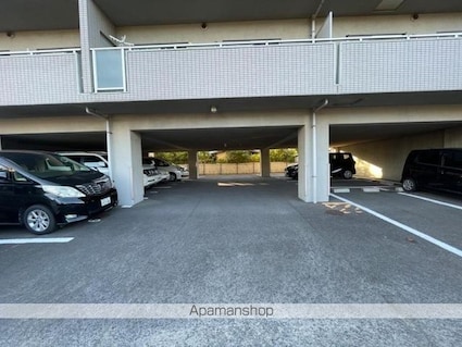 サンフォーレ９８[3LDK/65.51m2]の駐車場