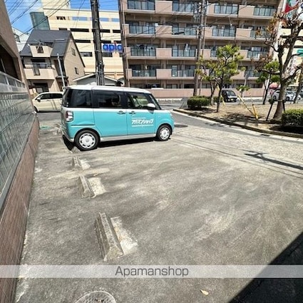 滋賀県東近江市八日市本町[1K/31.05m2]の駐車場1