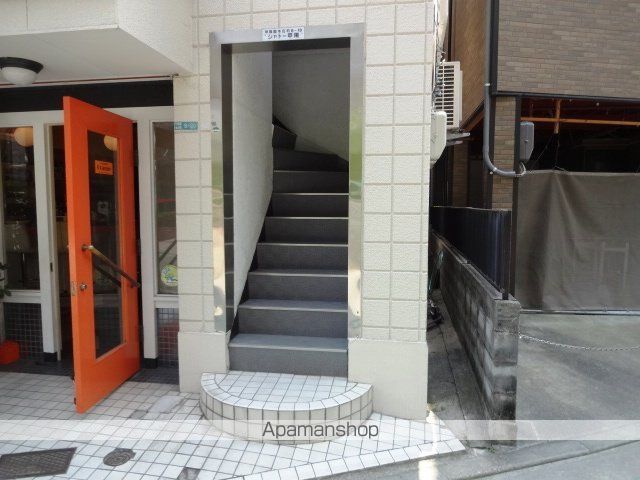 シャトー甲陽の玄関写真