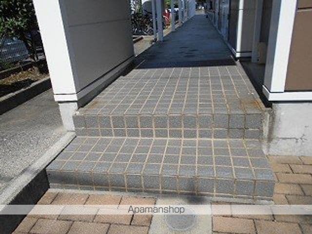 レオパレスグリーングラスの玄関写真