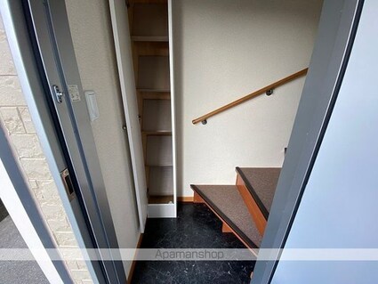 レオパレス連[1K/28.02m2]の玄関