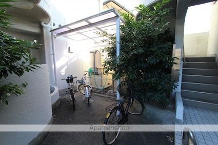 シブヤコーポ花の宮西棟[3LDK/60m2]の共用部1
