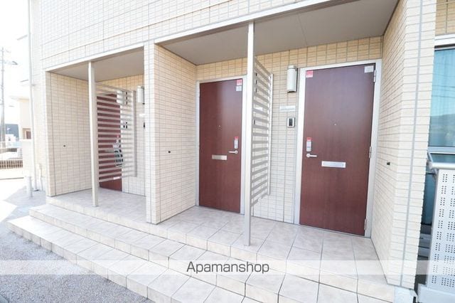 ウエスタンヒルズ A棟の玄関写真