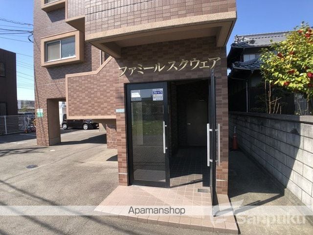 ファミール スクウェアの玄関写真