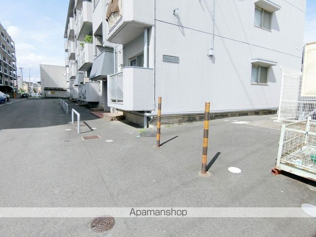 三栄ハイツの玄関写真
