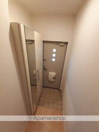 モンターニュ　リーヴル[2LDK/52.83m2]の玄関