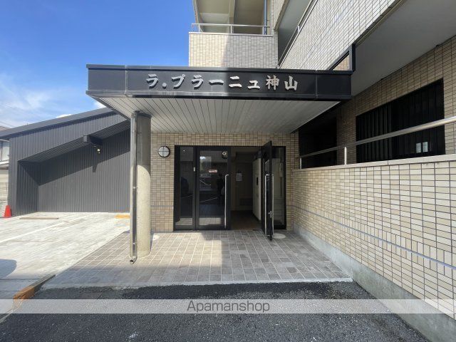 ラ・プラーニュ神山の玄関写真