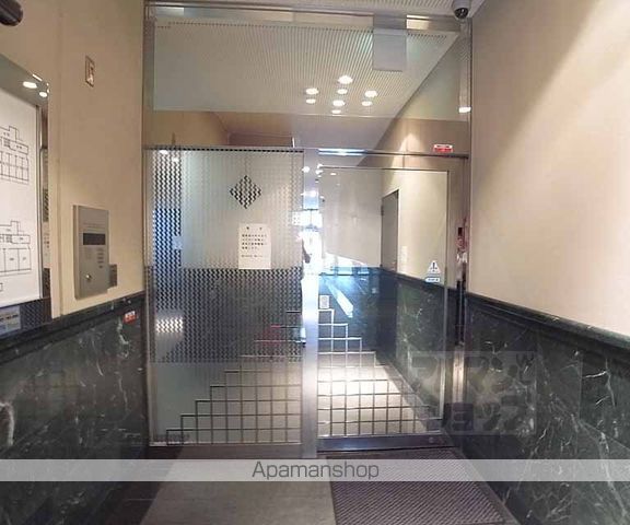 大晋メゾネ四条大宮の外観写真