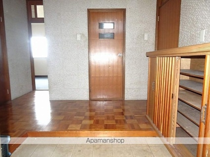 丸亀市西本町一丁目貸事務所[事務所/256.66m2]の玄関