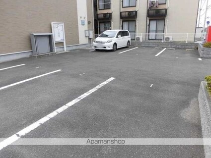 香川県坂出市久米町１丁目[1K/23.61m2]の駐車場2