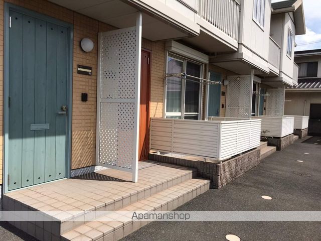 フルール東川口の玄関写真
