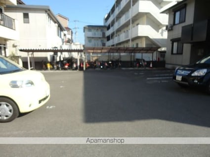 メナージュ　Ａ棟[2DK/50.12m2]の駐車場