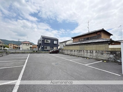 レオパレス東山[1K/23.18m2]の駐車場1