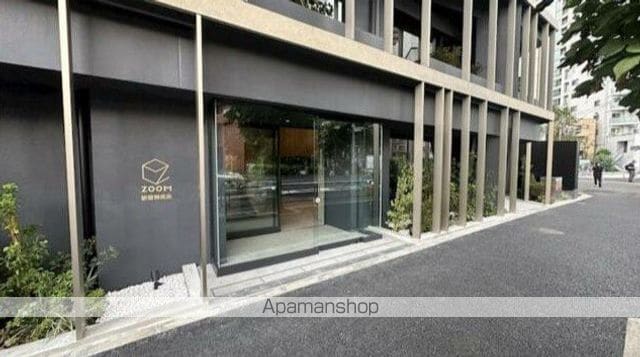 ZOOM新宿御苑前の玄関写真