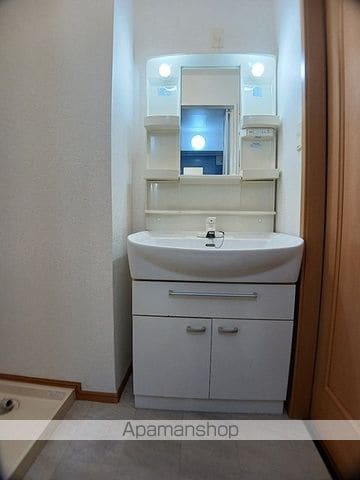 広島市東区 2階建 築20年の内装写真