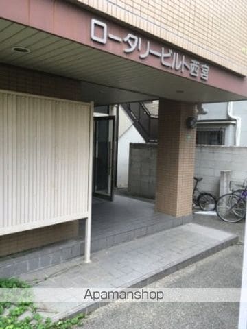 ロータリービルド西宮の玄関写真