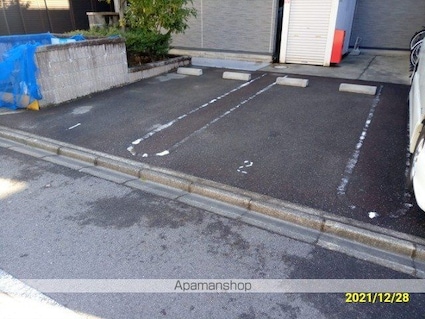 レオパレスＮＡＫＡＮＩＳＨＩ[1K/20.28m2]の駐車場