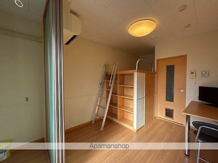 レオパレスルミエール西台[1K/19.87m2]のリビング・居間2