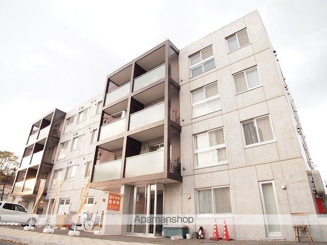 フォルトゥーナ学園前の外観写真