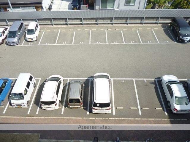 グランヴィア松江[2LDK/57.75m2]の駐車場