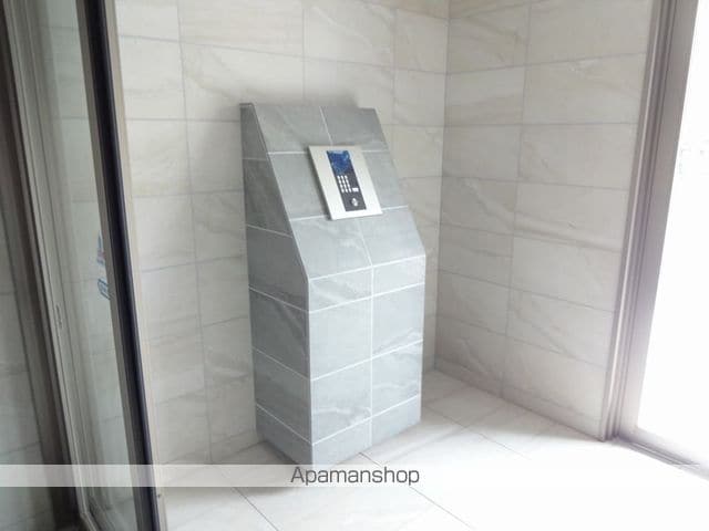 ニューリバー萩原の玄関写真