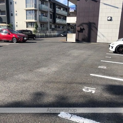 ラ・グランヴィアかやの[1K/28.01m2]の駐車場2