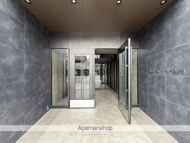 ATTIRANT西三国の玄関写真
