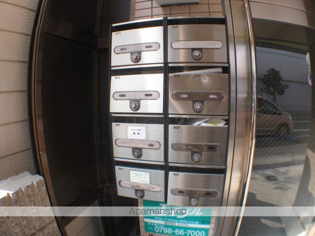 マンションハヤ今津の玄関写真