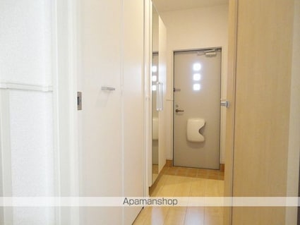 山梨県甲府市千塚４丁目[1LDK/46.06m2]の玄関