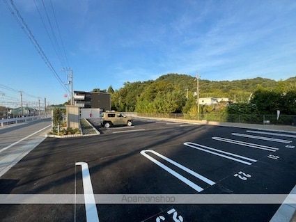 ミ・リブロ彦根駅北壱番館[1LDK/43.79m2]の駐車場