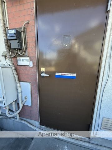 ロイヤルコートの玄関写真