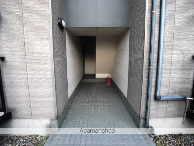 トリコロールハウスの玄関写真