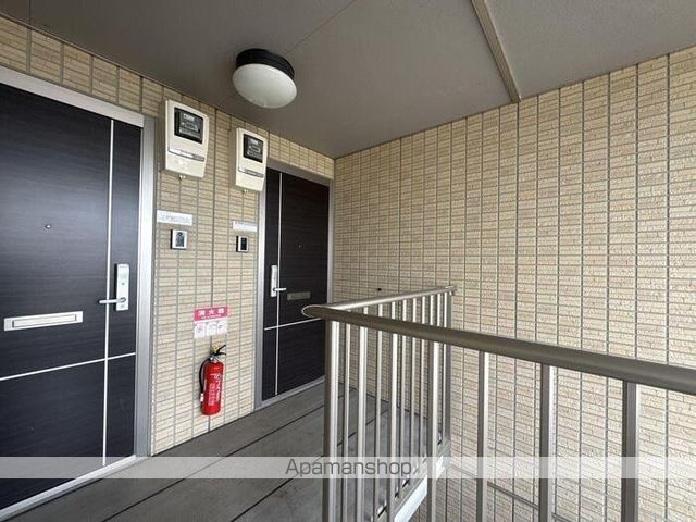 エスポワール E棟の玄関写真