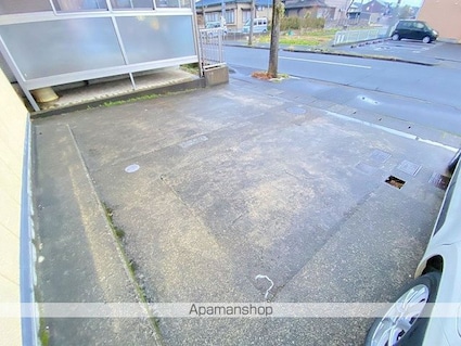 ＡＣ００２[2LDK/61.4m2]の駐車場