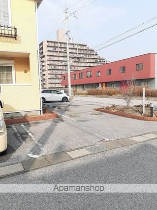 プロヴァンス・ドゥ[1R/48.19m2]の駐車場