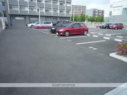 メゾンクレールⅢ[1K/27.94m2]の駐車場4