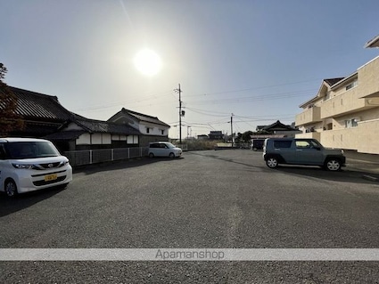 和歌山県和歌山市六十谷[2LDK/64.41m2]の駐車場1