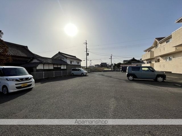 和歌山県和歌山市六十谷[2LDK/64.41m2]の駐車場1
