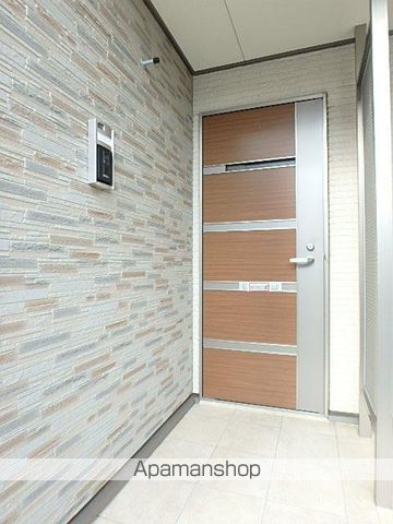 ドミール・セン Cの玄関写真