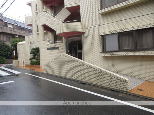 ロイヤルハイツ新高円寺の玄関写真