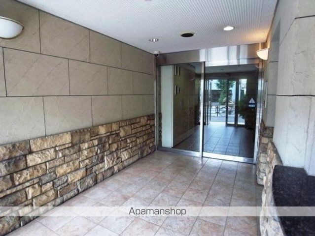 メインステージ本駒込駅前の玄関写真
